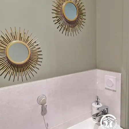 La Rose Tremiere, 6 Personnes Cosse-le-Vivien