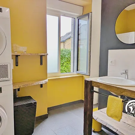 La Rose Tremiere, 6 Personnes Holiday home Cosse-le-Vivien