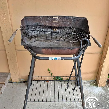 La Rose Tremiere, 6 Personnes Holiday home Cosse-le-Vivien