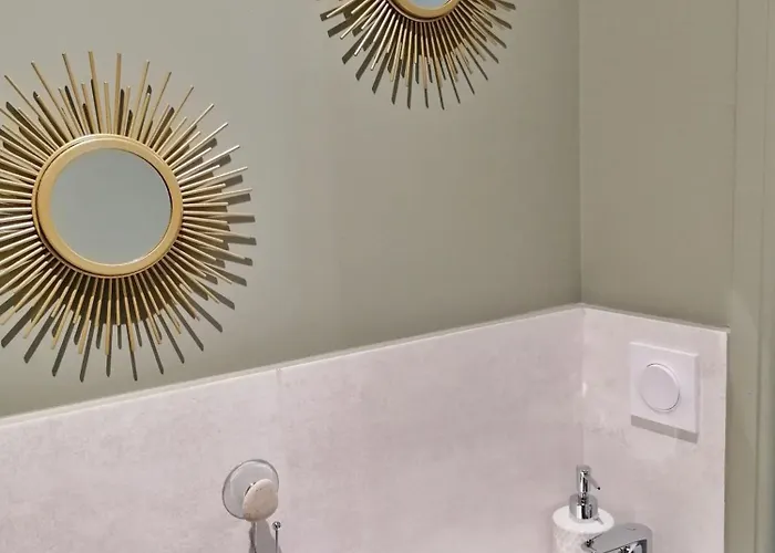 La Rose Tremiere, 6 Personnes Cossé-le-Vivien