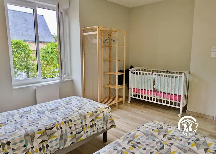 La Rose Tremiere, 6 Personnes * Cossé-le-Vivien