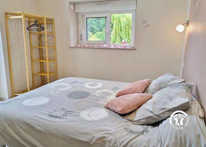 La Rose Tremiere, 6 Personnes Cossé-le-Vivien